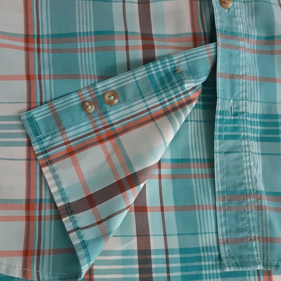 G.H. Bass & Co. Men's Buttondown, Shortsleeve Shirt - Picture 6 of 6